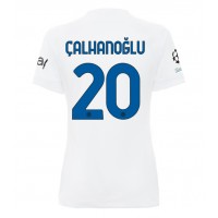 Fotbalové Dres Inter Milan Hakan Calhanoglu #20 Dámské Venkovní 2023-24 Krátký Rukáv